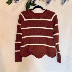 Scalloped Hem Cropped Pullover